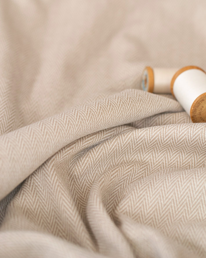【ニット】着る毛布ボンバーヒートツイード・ヘリンボーン柄（グレー/ベージュ）オーダーカット