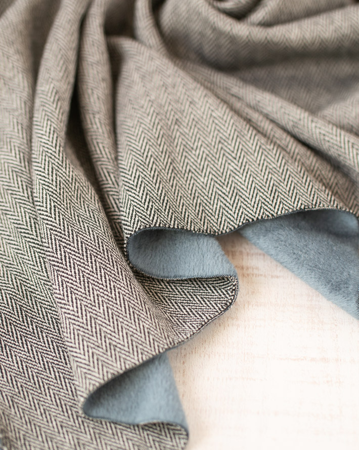 【ニット】着る毛布ボンバーヒートツイード・ヘリンボーン柄（表ブラック&times;裏ホグブルー）オーダーカット