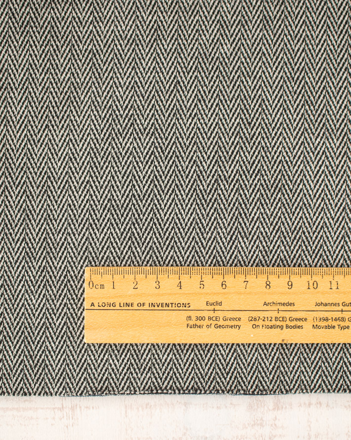 【ニット】着る毛布ボンバーヒートツイード・ヘリンボーン柄（表ブラック&times;裏ホグブルー）オーダーカット