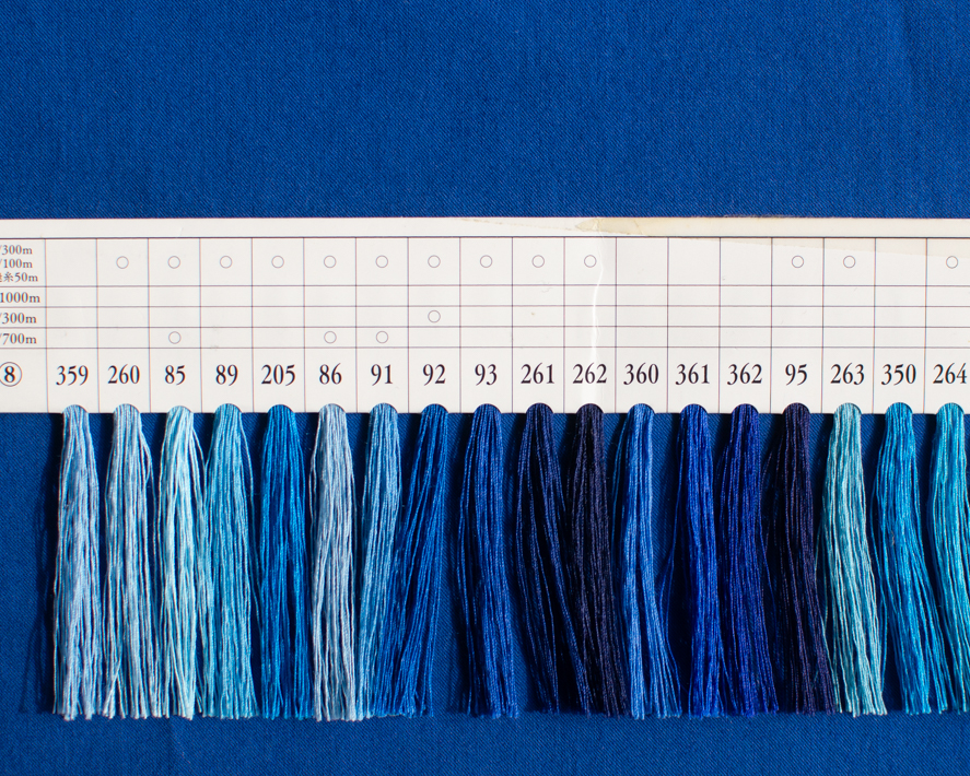 【布帛】 パキッと主役の青いブルー・コットン薄手ツイル　オーダーカット