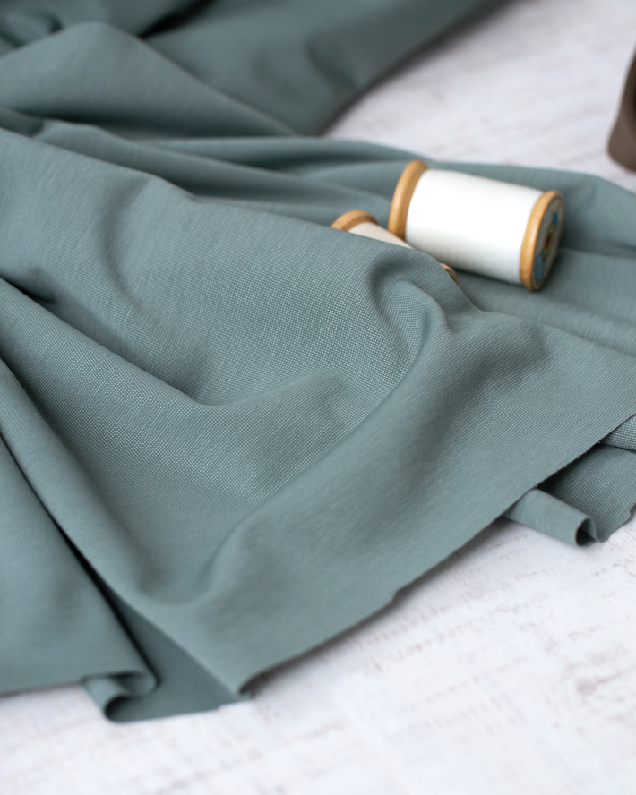 【ニット】羽織りやワイドパンツに♪するりと落ち感ある薄手のポンチニット（3色）