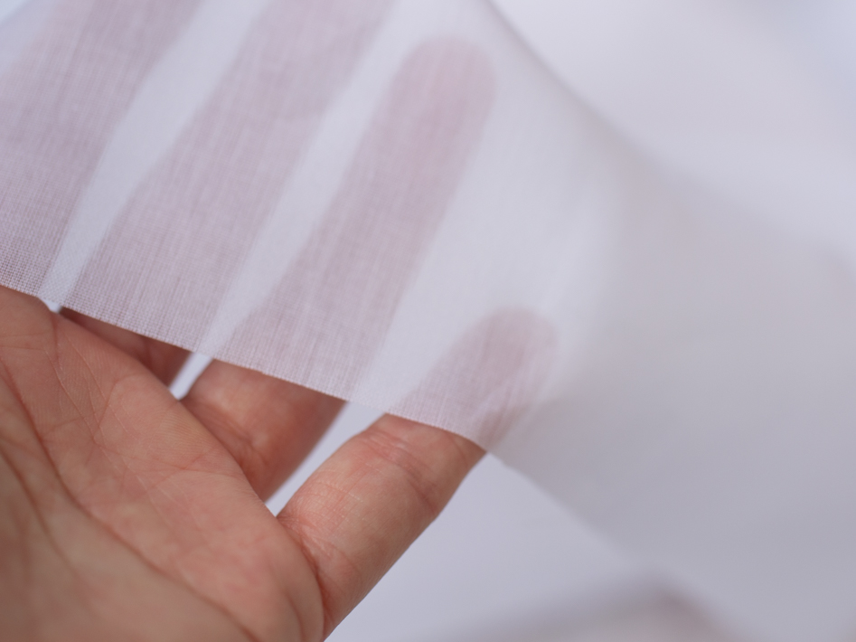 【布帛】ブラウスにおすすめ♪透け感ある軽やか薄手ローン（４色）