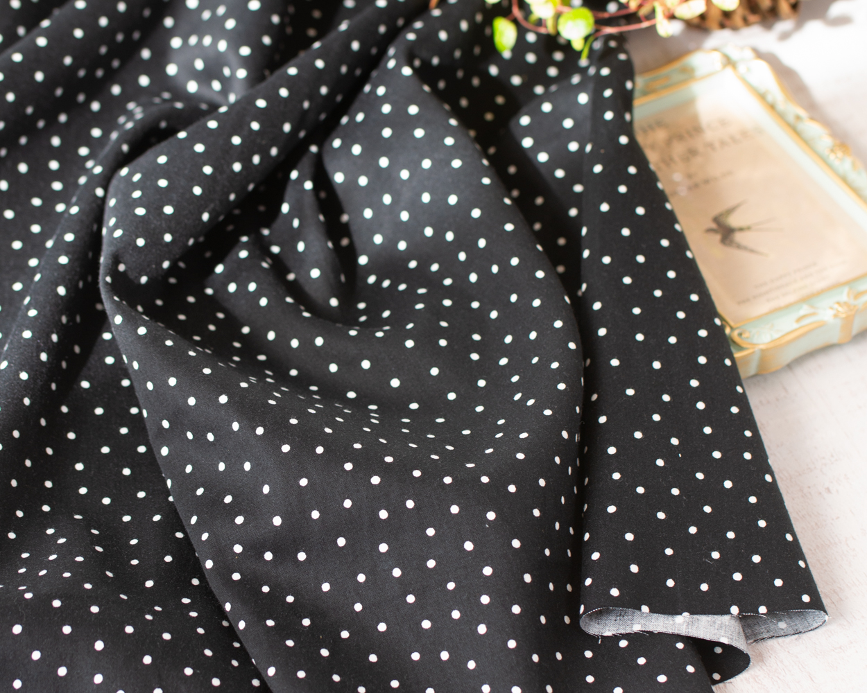 コットンサテンドット柄（ブラック） 画像①