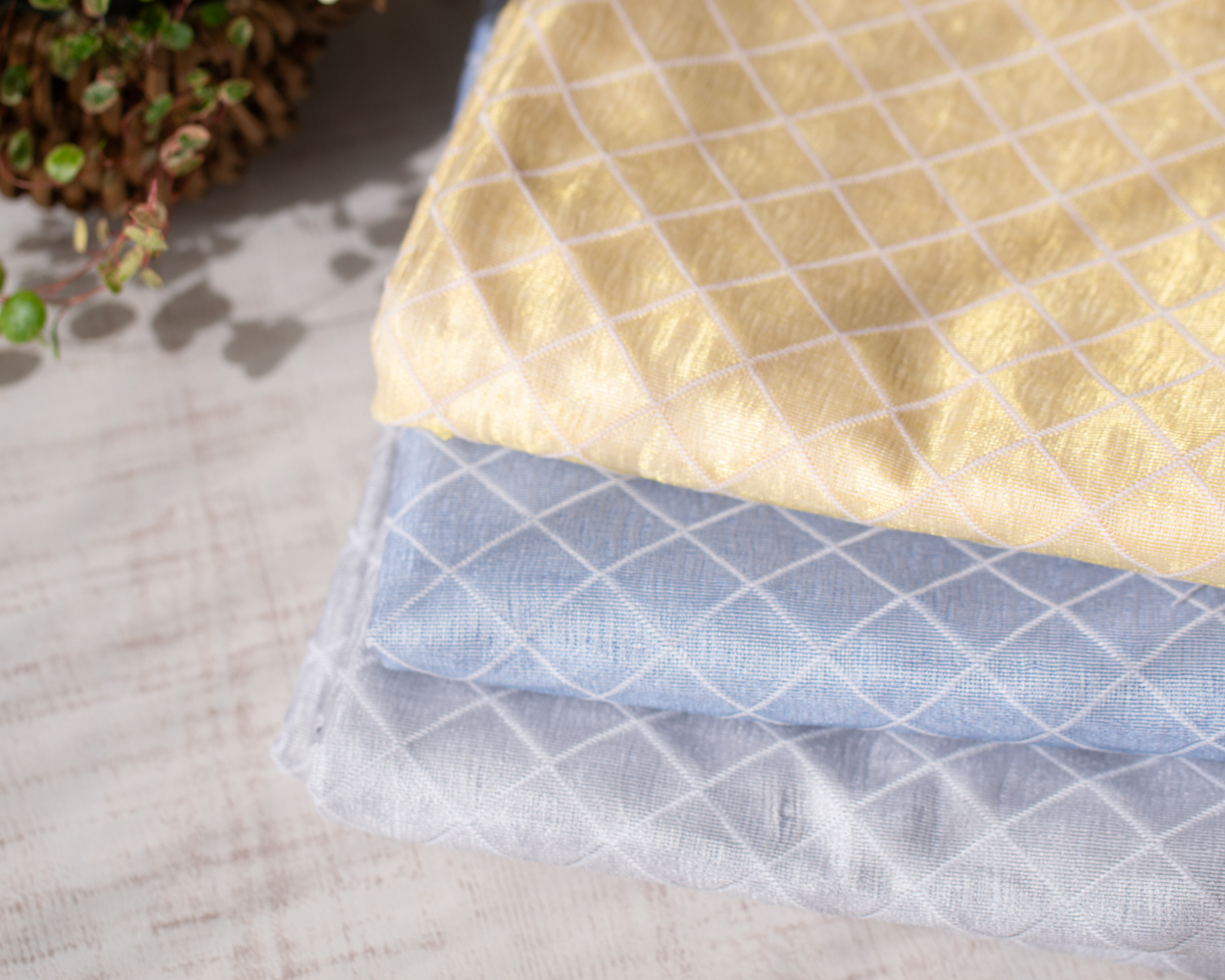 ★おまけ生地★【布帛】キラッと光沢ある変わりキルト 画像①