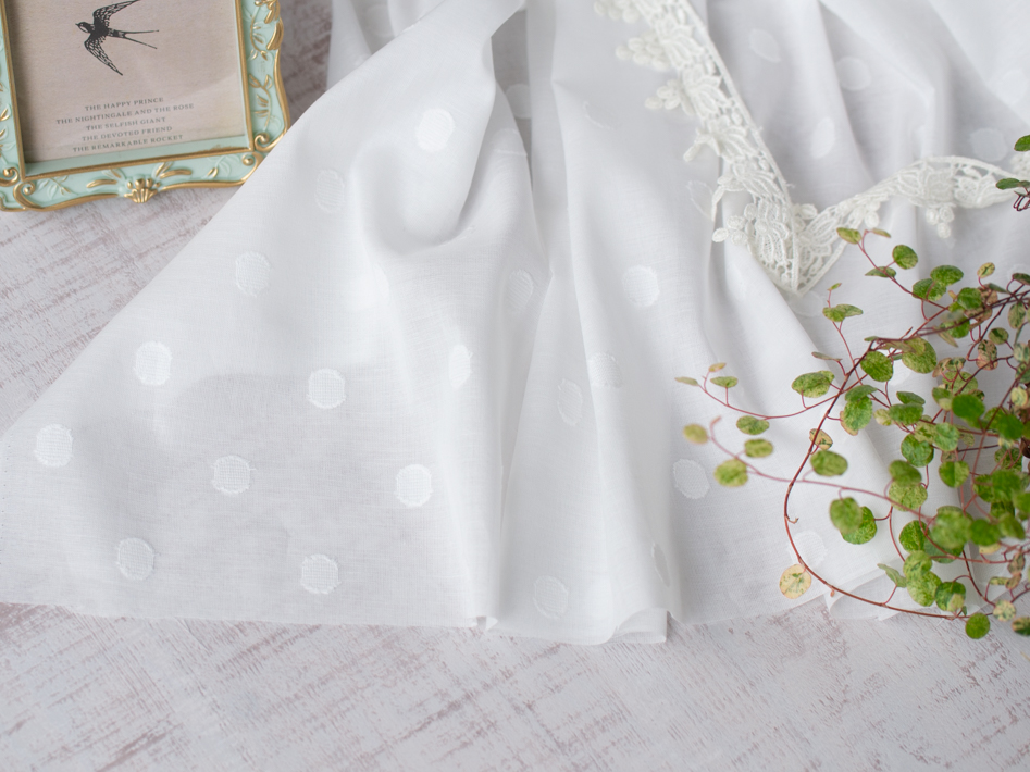 【布帛】ブラウスにおすすめ♪透け感あるカットボイル（オフホワイトドット柄）