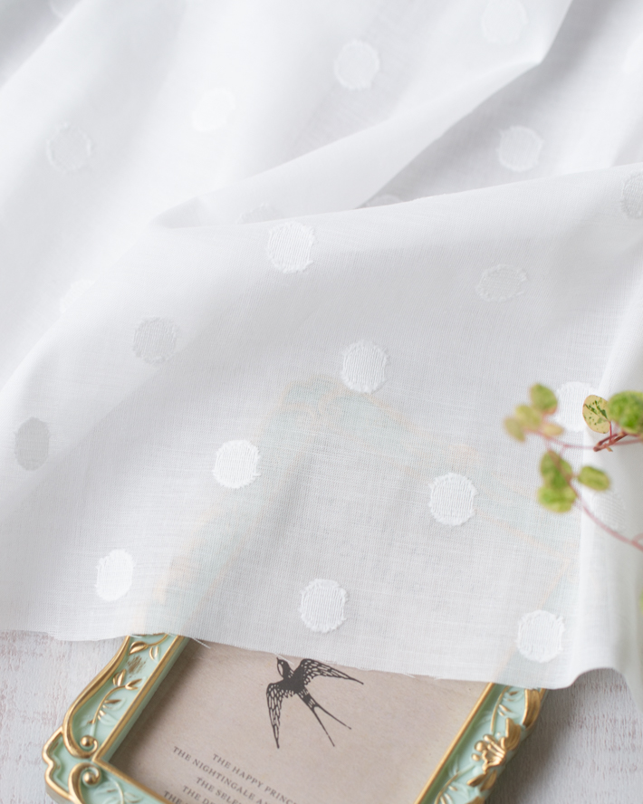 【布帛】ブラウスにおすすめ♪透け感あるカットボイル（オフホワイトドット柄）