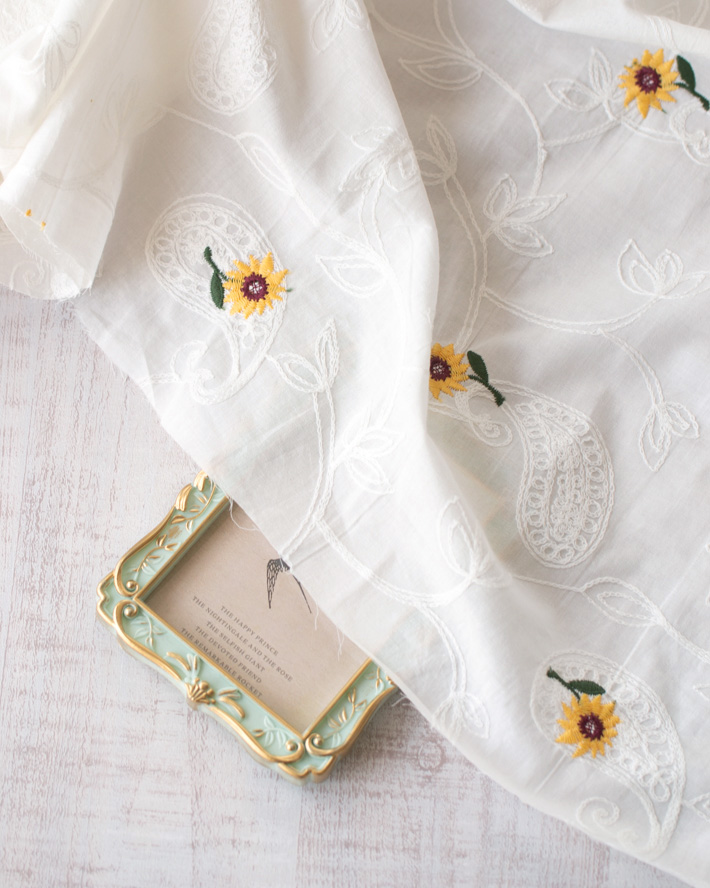 ☆訳アリ特価☆【布帛】ペイズリーとひまわりのコットンエンブロイダリーレース