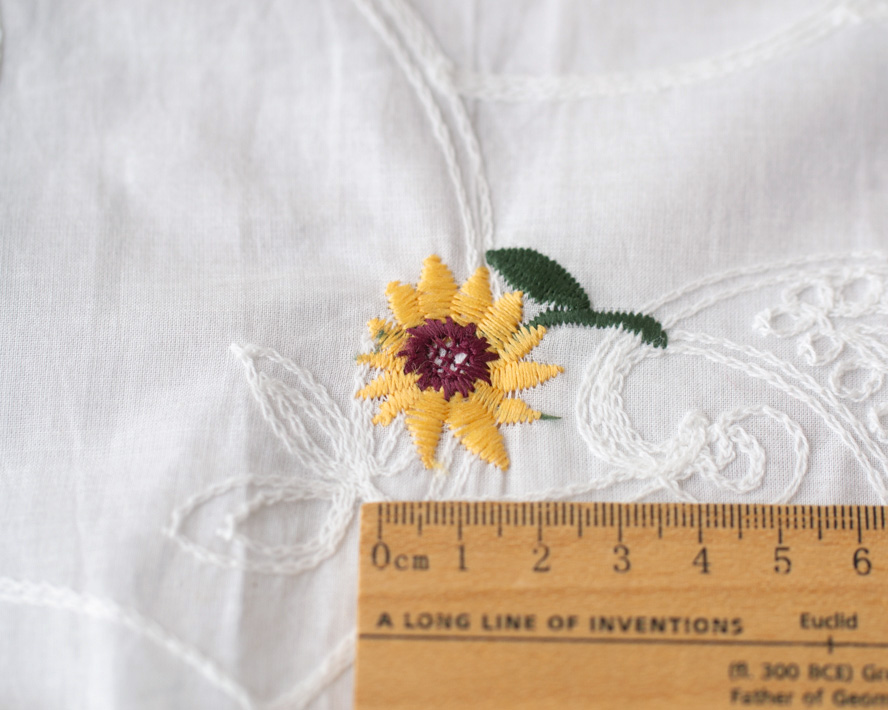 ☆訳アリ特価☆【布帛】ペイズリーとひまわりのコットンエンブロイダリーレース