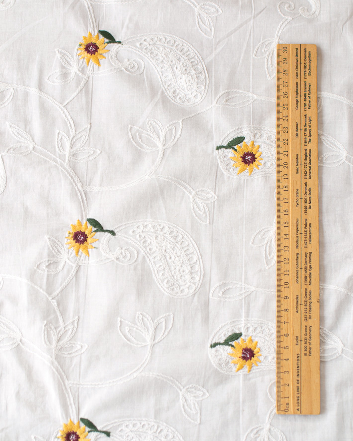 ☆訳アリ特価☆【布帛】ペイズリーとひまわりのコットンエンブロイダリーレース