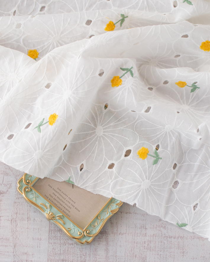 【レース】花と花とのコットンエンブロイダリーレース