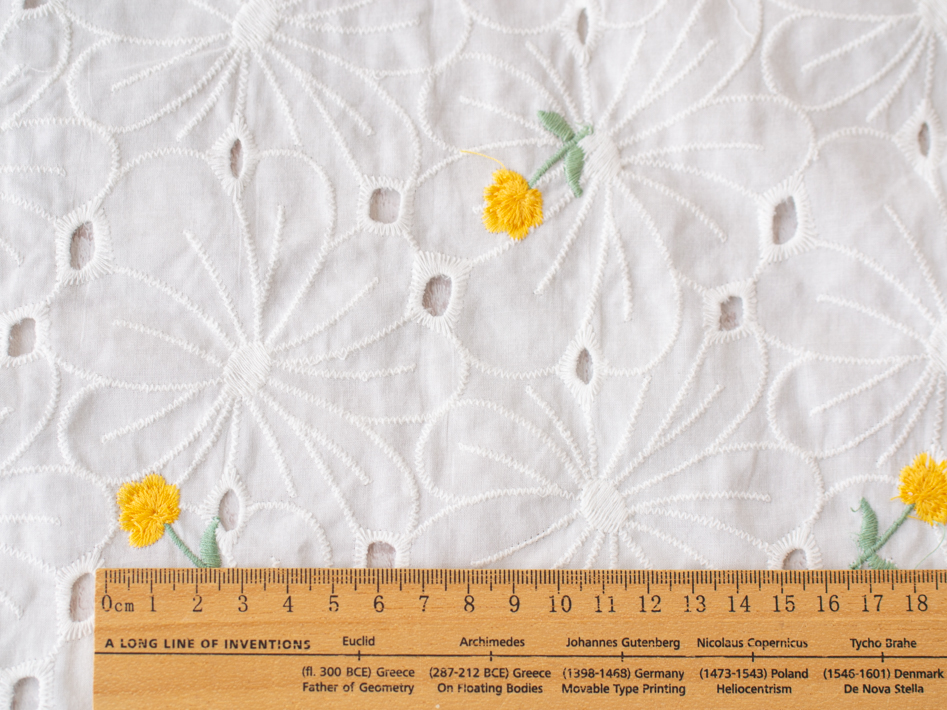 【レース】花と花とのコットンエンブロイダリーレース