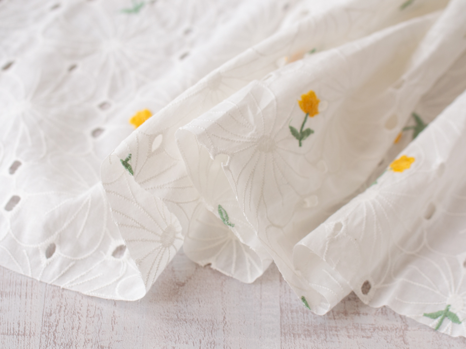 【レース】花と花とのコットンエンブロイダリーレース