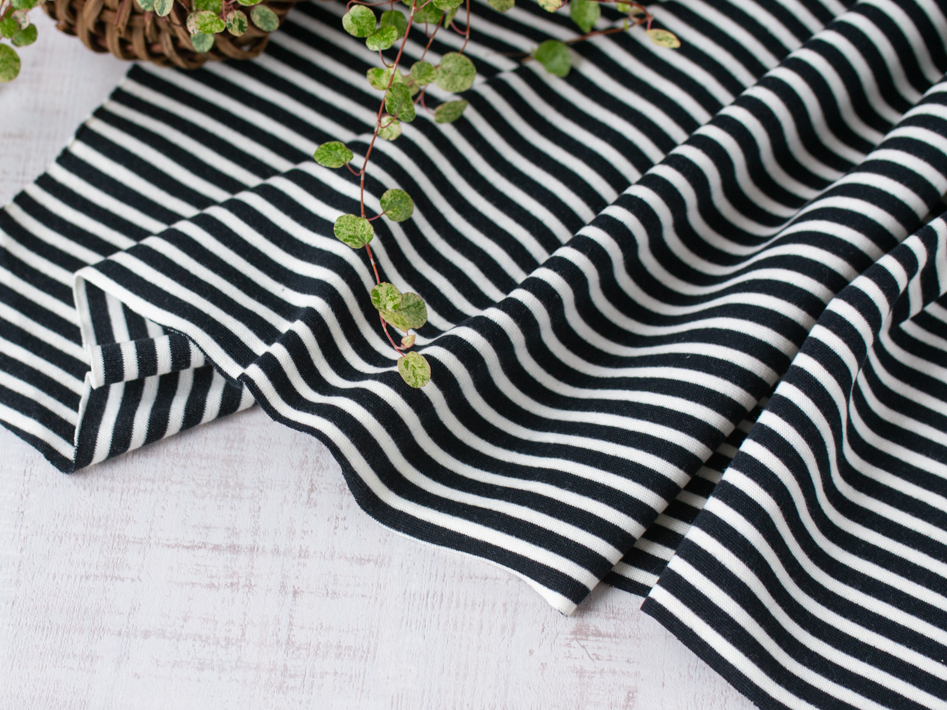 【ニット】やわらか伸びの良いボーダースパンフライス（ブラック×ホワイト）