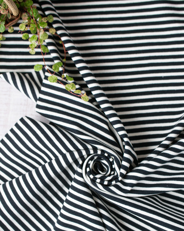 【ニット】やわらか伸びの良いボーダースパンフライス（ブラック×ホワイト）