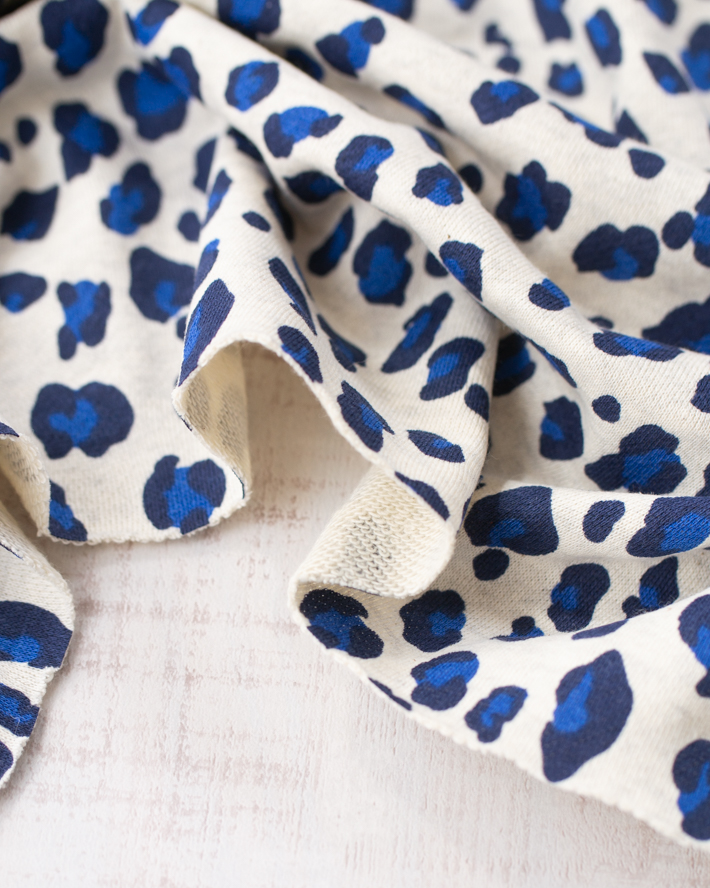 【ニット】レオパード柄プリント30/10裏毛ニット（オートミール）