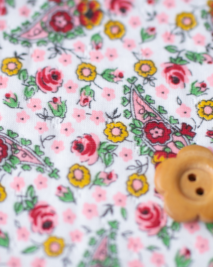 【ニット】レトロなペイズリーと花のプリントの猫足接結ニット