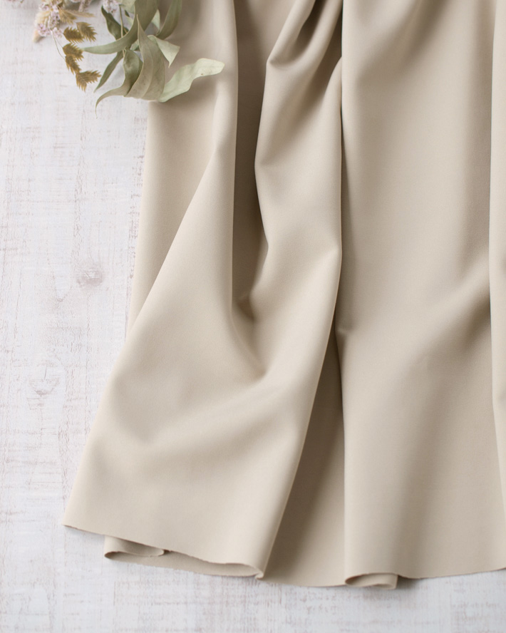 【布帛】ボトムス向き♪もっちり良く伸びストレッチダブルサテン（ベージュ/チャコールグレー）