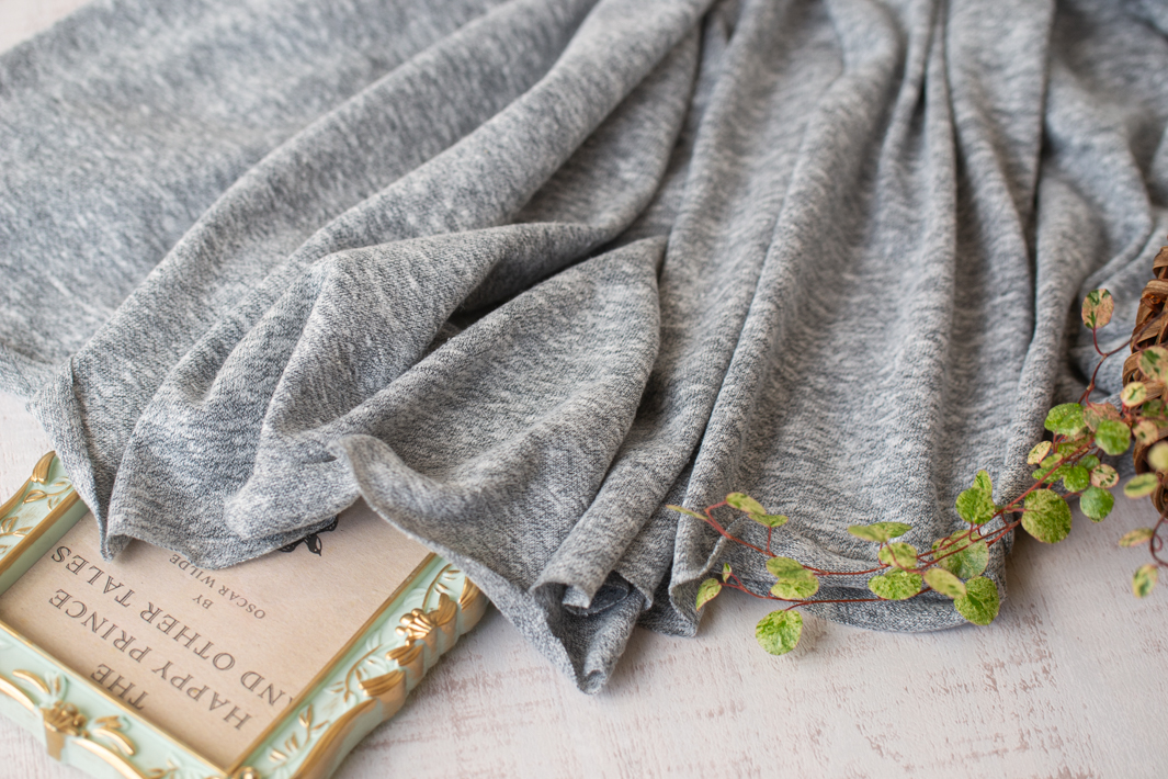 【ニット】羽織物やプルオーバーに♪くったりソフトな天竺ニット（粗びきグレー杢）