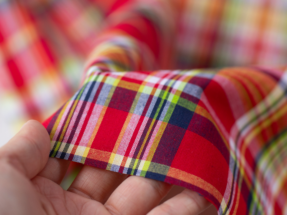 【布帛】さらっとコットンの鮮やかなタータンチェック♪（レッド系）