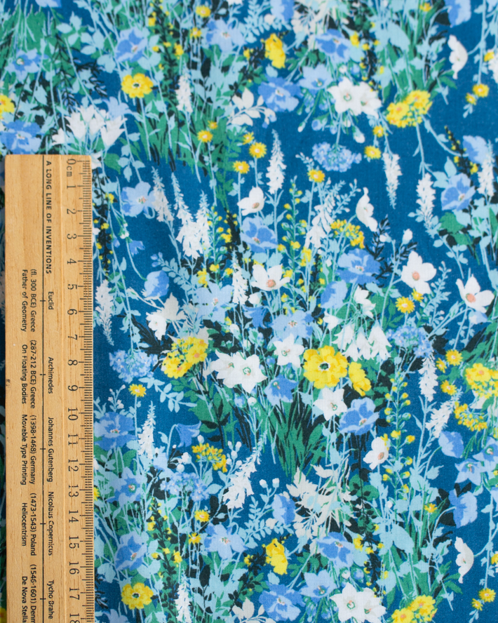 【布帛】ブラウスなどにおすすめ♪コットンローン（アートフラワー柄3色）