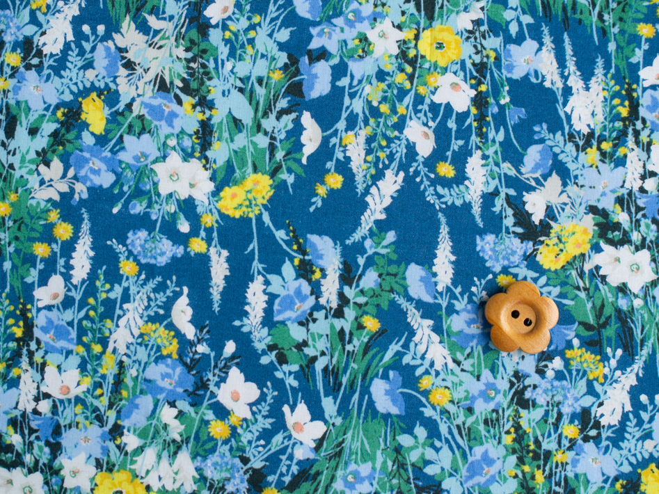 【布帛】ブラウスなどにおすすめ♪コットンローン（アートフラワー柄3色）