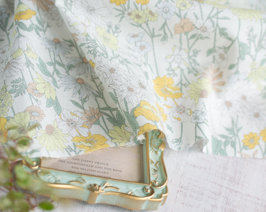 【布帛】スカートなどにおすすめ♪コットンリネンシーチング（ペールフラワー柄2色）