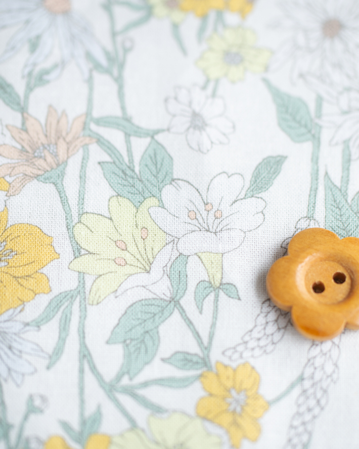 【布帛】スカートなどにおすすめ♪コットンリネンシーチング（ペールフラワー柄2色）