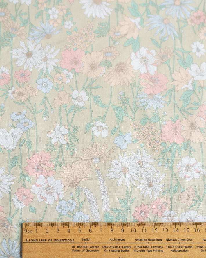 【布帛】スカートなどにおすすめ♪コットンリネンシーチング（ペールフラワー柄2色）