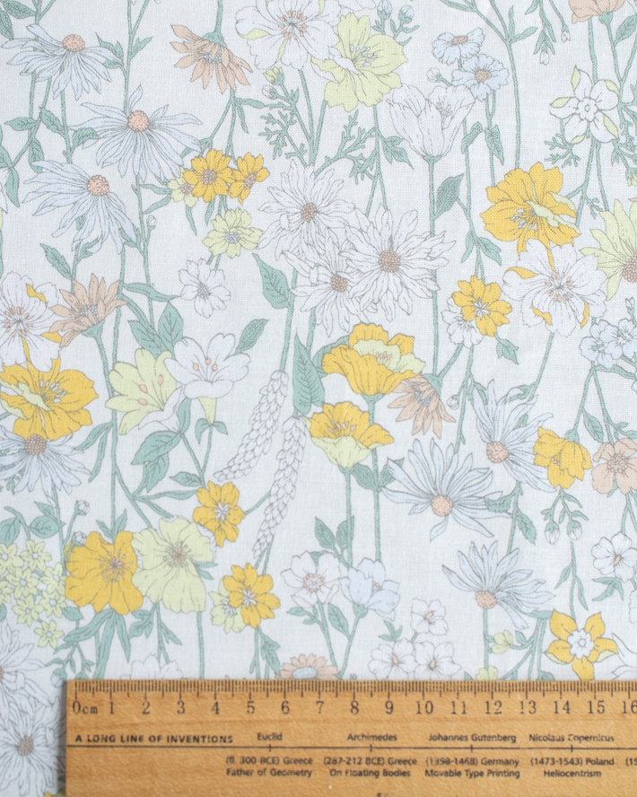 【布帛】スカートなどにおすすめ♪コットンリネンシーチング（ペールフラワー柄2色）