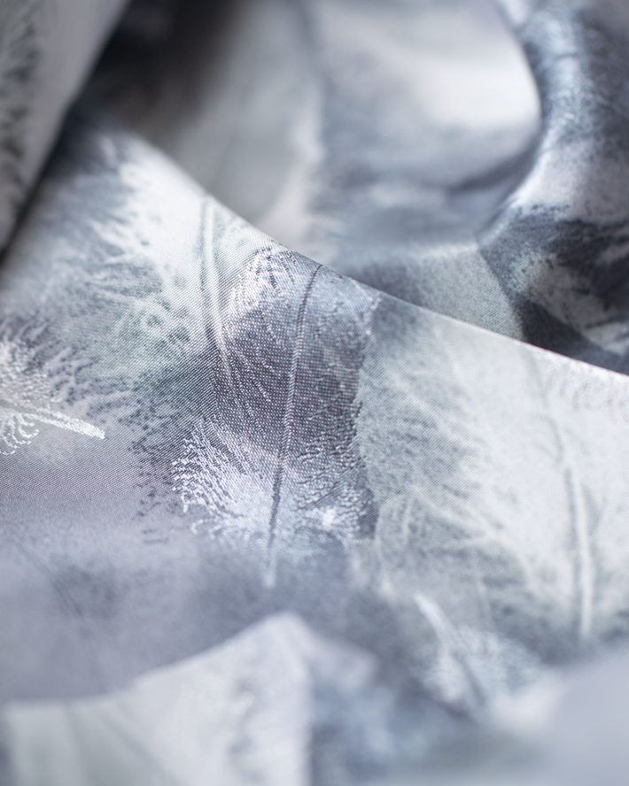 【布帛】するりとしたポリステルジャガード（フェザー柄グレー）