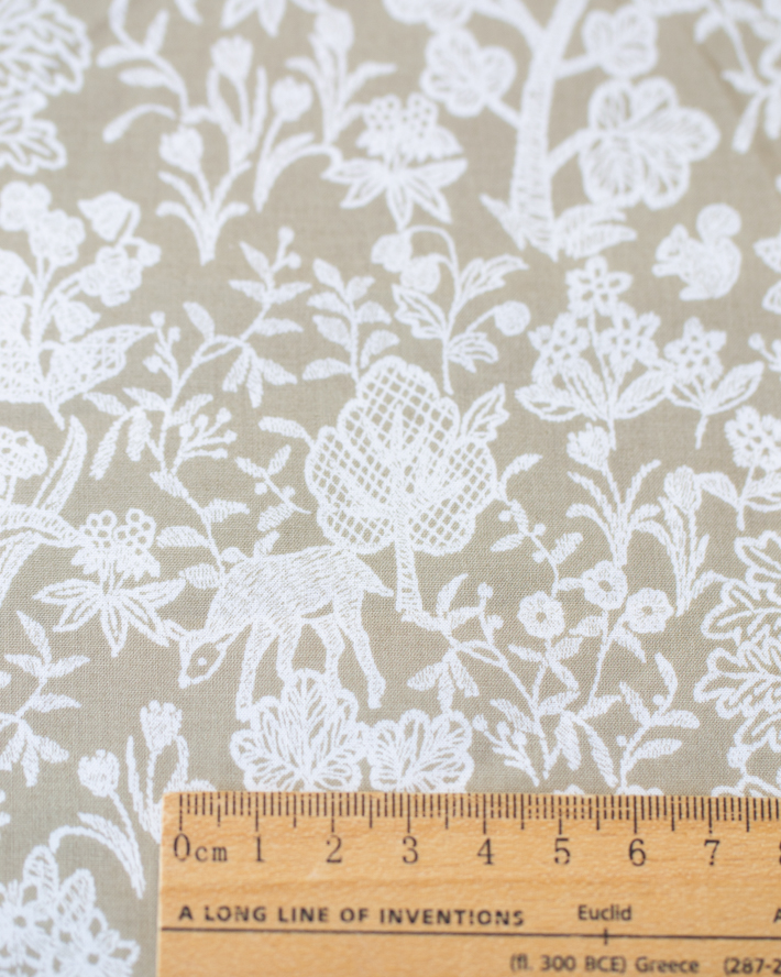 【布帛】コットンローン・レース調森の仲間プリント ブラック