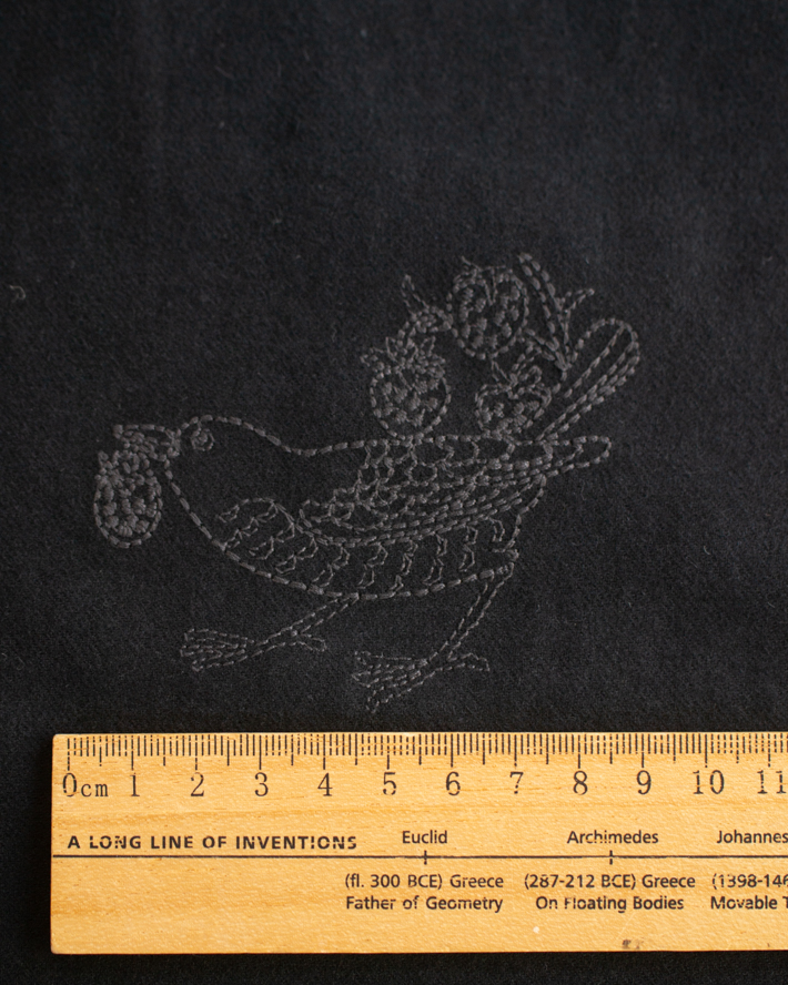 鳥の刺繍入り起毛ビエラ ブラウンとブラック
