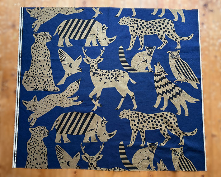 ネイビーの動物柄と30cm定規